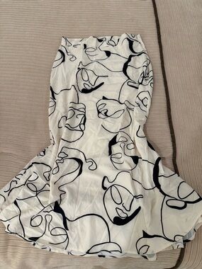 White & Black Abstract Print Midi Skirt